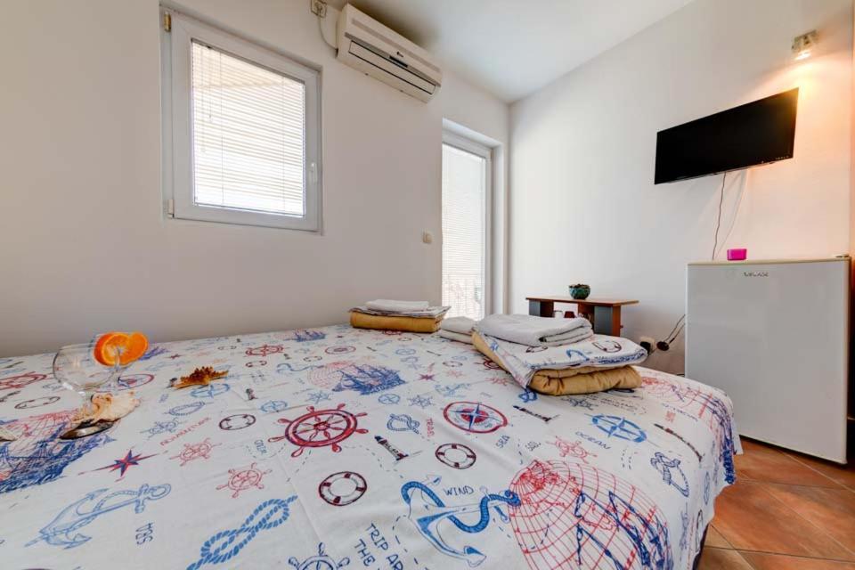 Sunny Grapes Apartment
