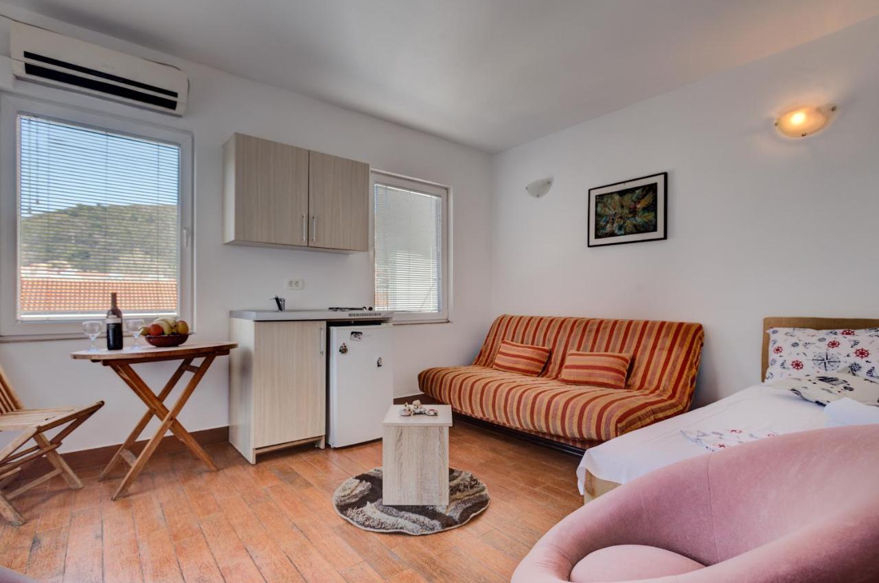 Sunny Grapes Apartment